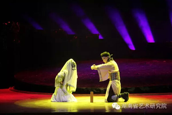杨天解谱写的大型民族歌剧《大秦邮人》在龙山县演出_湖南名人网