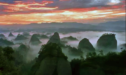 万佛山丹霞峰林--被地理学家誉为“绿色万里长城”_湖南名人网